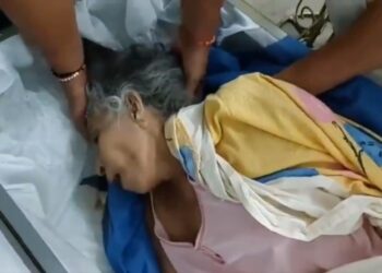 VIDEO. Mientras la velaban, una mujer se despertó dentro del ataúd