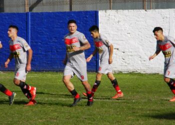 Fútbol: Villa hizo de todo en Carmen