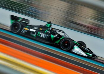 VIDEO. Canapino manejó como los mejores de la Indy en Canadá