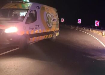 Colectivero encuentra el cuerpo de una mujer al costado de ruta 8