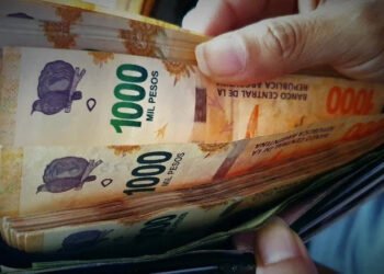 Lo citan para venderle herramientas y le roban la plata