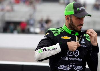 Descomunal Canapino, perjudicado por el forro de su compañero