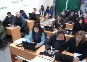Comenzaron con éxito los nuevos cursos de computación en Punto Digitak