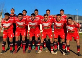 Villa no para de ganar y metió un pie en la final