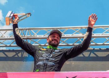 Agustín volvió a su lugar