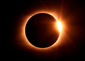 Cómo y a qué hora ver el eclipse solar “Anillo de fuego” este sábado