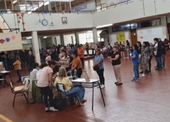 A cuatro horas del cierre de elecciones, votó el 55%