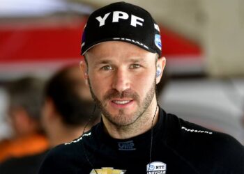 Agustín vuelve a largar primero