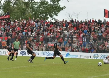 Douglas va por la final para el ascenso al Nacional B, ¿con Tinelli en las tribunas?