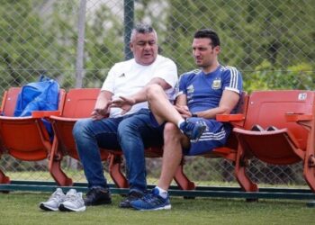 El combo de problemas con Tapia que desató la posibilidad de renuncia de Scaloni