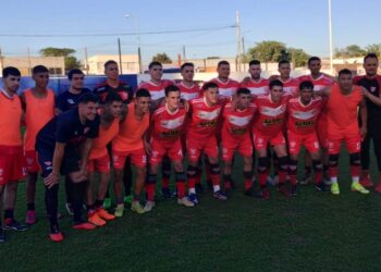 Villa frenó a Juventud y mereció más