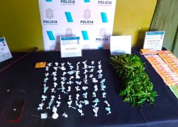 Detuvieron a un hombre y dos mujeres en allanamientos por venta de drogas