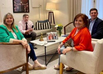 Primera reunión de Bouvier con el Gobierno provincial