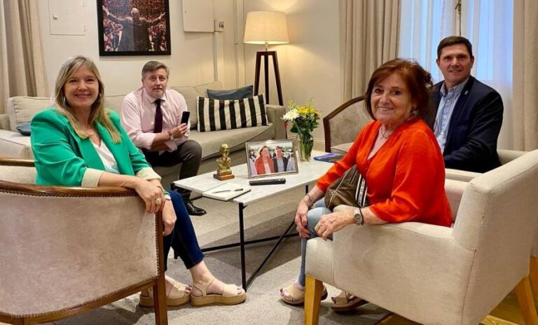 Primera reunión de Bouvier con el Gobierno provincial