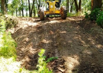 Se construye una bajada al río en la zona del Molino