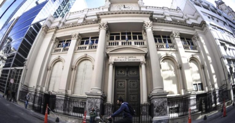 El Banco Central analiza la posibilidad de emitir billetes de 20 mil y 50 mil pesos