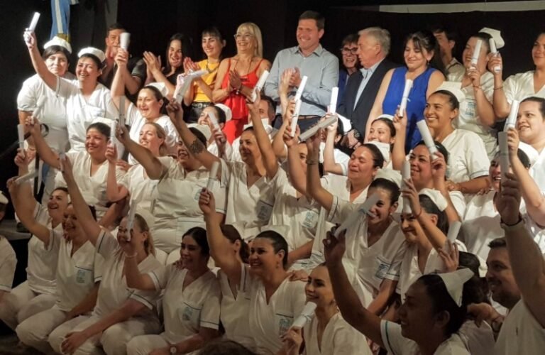 Nuevos egresados de la Tecnicatura Superior en Enfermería