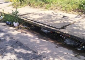 Trabajos en la zona balnearia y limpiando bocas de tormenta