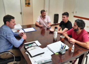 Agroecología: el intendente Bouvier se entrevistó con un estudiante español