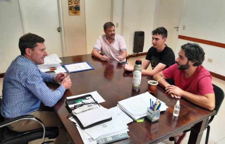 Agroecología: el intendente Bouvier se entrevistó con un estudiante español