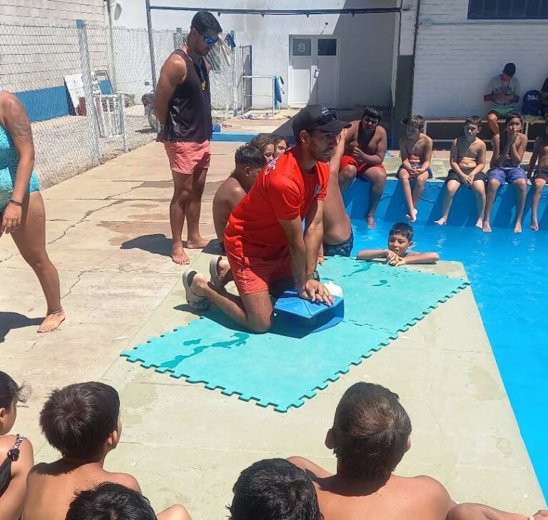 Simulacro de emergencia de guardavidas