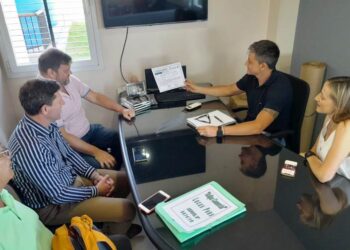 El intendente Bouvier entregó la habilitación a la firma Hallpa Comercial