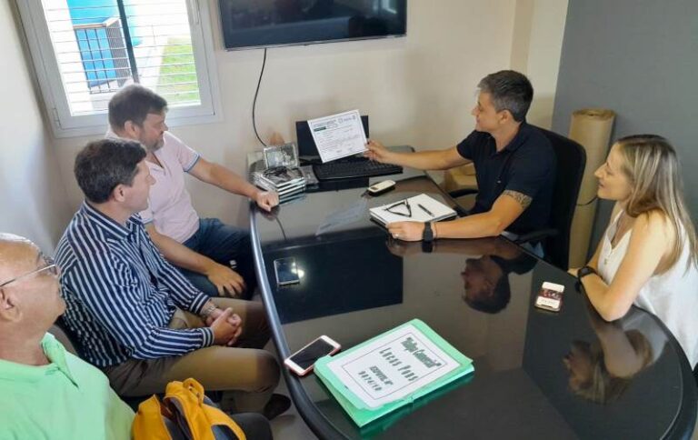 El intendente Bouvier entregó la habilitación a la firma Hallpa Comercial