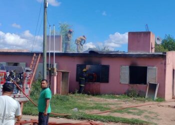 Importantes pérdidas en incendio de una vivienda