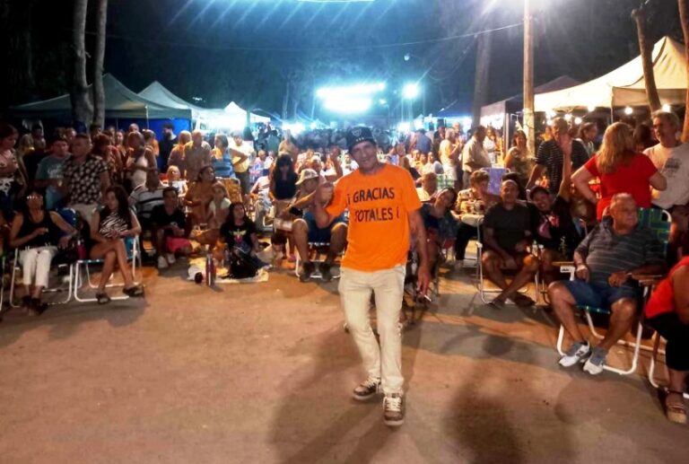 Itoki celebró sus bodas de plata ante una multitud