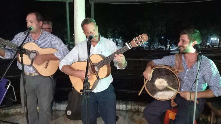 Sigue el éxito de los viernes de peña en la Terraza del Balneario
