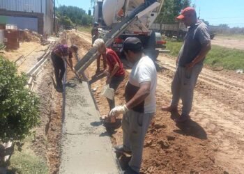 Se inició la construcción de cordón cuneta en calle Paraguay