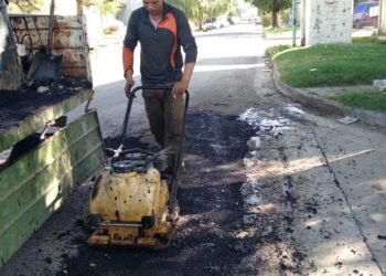 Sigue el programa de reparación de calles: bacheos en Avenida Perón y calle Tucumán