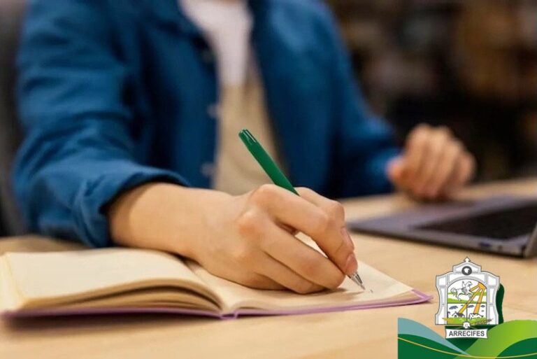 Comunicado municipal sobre inscripción para becas a estudiantes