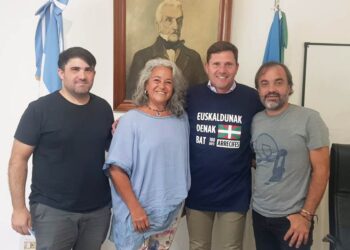 Bouvier recibió a integrantes de la Sociedad Vasca ante la celebración de su 102º aniversario