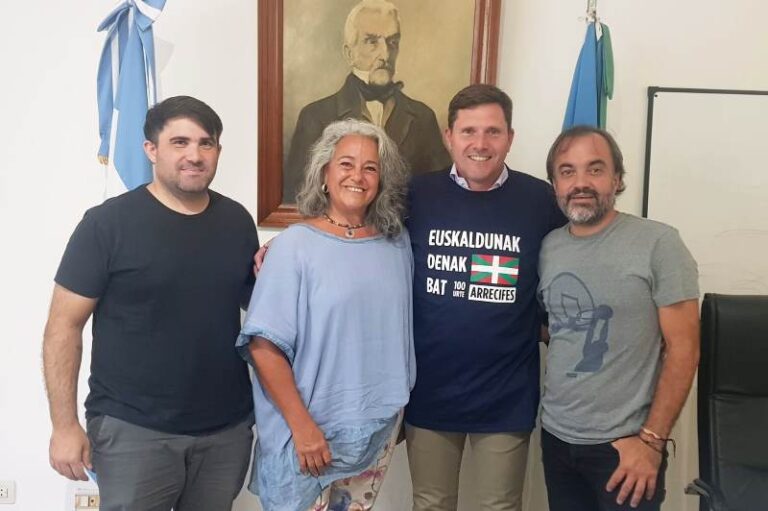 Bouvier recibió a integrantes de la Sociedad Vasca ante la celebración de su 102º aniversario