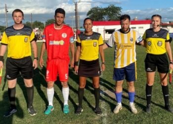 Huracán se despidió goleado