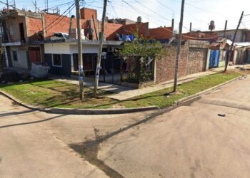 Un policía mató a dos adolescentes que intentaron robarle el auto: polémica por su detención
