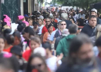 “La fila contra el hambre”: el Gobierno amaneció con un nuevo reclamo