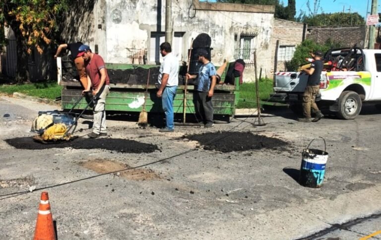 Reiniciaron los bacheos en las calles más críticas de Arrecifes
