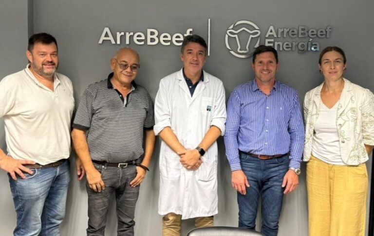 El intendente Bouvier visitó la planta de Arrebeef en Pérez Millán