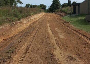 Ensanche de calle Antártida y limpieza de cunetas