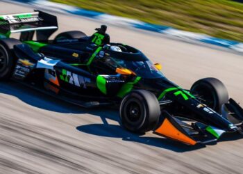 IndyCar: Canapino larga octavo en la primera carrera del domingo