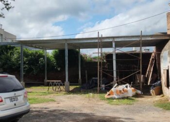 Estacionamiento techado para ambulancias en el Hospital
