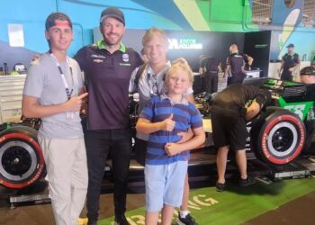 Marcos Di Palma y su familia con Agustín