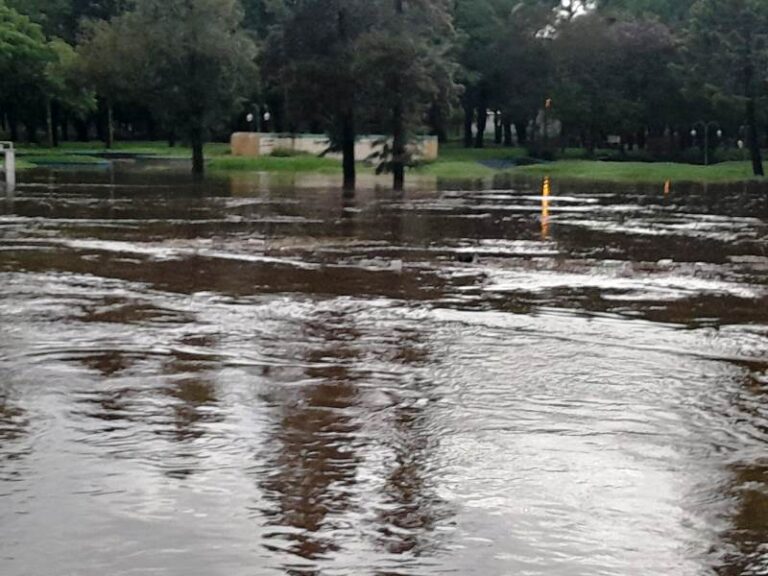 Comenzaron las evacuaciones por el desborde del río Arrecifes