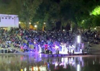 Una multitud se reunió en el Balneario para el show de cierre de temporada