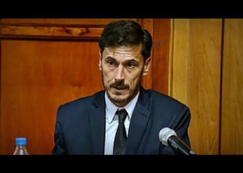 Indignación por intendente que no sabe leer