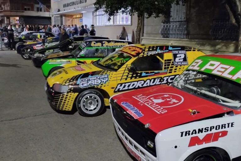 La temporada de automovilismo zonal de presentó en la Municipalidad