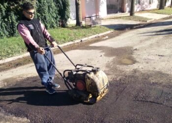 Comenzaron los trabajos de bacheo en la avenida San Martín de Todd