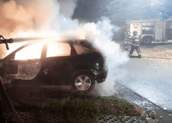 Otro atentado mafioso en Rosario: incendiaron 13 autos y volvieron a amenazar a Bullrich